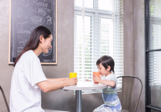 高層次父母不應(yīng)該當(dāng)著孩子面做哪些事 如何成為高層次父母