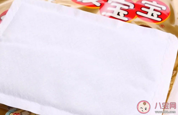 暖寶寶的粉末弄到床上如何清理 暖寶寶的粉末能碰水嗎 暖寶寶的粉末弄到床上如何清理 暖寶寶的粉末能碰水嗎