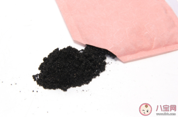 暖寶寶里面的黑色粉末有毒嗎 暖寶寶黑粉末碰到皮膚會有毒嗎