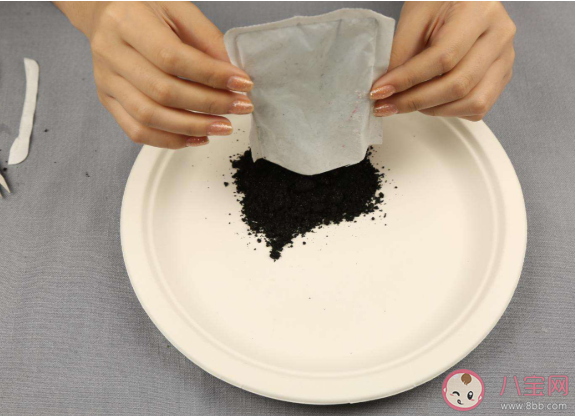 暖寶寶里面的黑色粉末有毒嗎 暖寶寶黑粉末碰到皮膚會有毒嗎