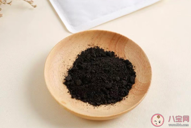 暖寶寶里面的黑色粉末有毒嗎 暖寶寶黑粉末碰到皮膚會有毒嗎