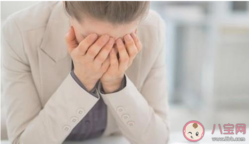 小伙裸眼在0.15毫米毛發(fā)上刻字是怎么回事 哪些習(xí)慣可以保護(hù)視力