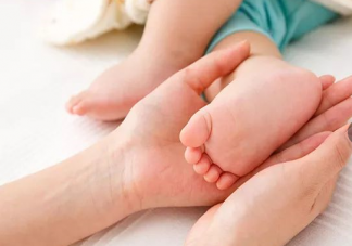 小孩子為什么不能天天泡腳  一歲寶寶泡腳的危害