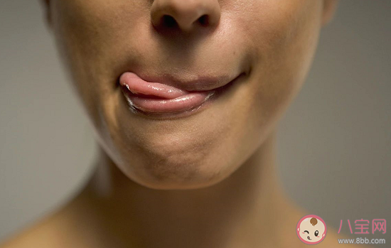 嘴唇越舔越容易干裂是因為什么 支付寶螞蟻莊園1月17日問題