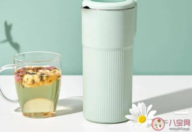 保溫杯里面只能喝白開水嗎 什么東西不能裝在保溫杯里面