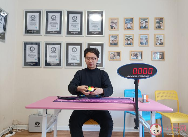 90后男孩擁有八項吉尼斯世界紀錄是什么 孩子玩魔方會變得更加聰明嗎 90后男孩擁有八項吉尼斯世界紀錄是什么 孩子玩魔方會變得更加聰明嗎