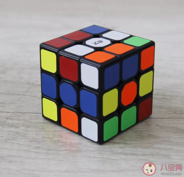 90后男孩擁有八項吉尼斯世界紀錄是什么 孩子玩魔方會變得更加聰明嗎 90后男孩擁有八項吉尼斯世界紀錄是什么 孩子玩魔方會變得更加聰明嗎