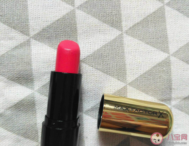 口紅過(guò)期后有什么危害 口紅過(guò)期味道會(huì)變嗎