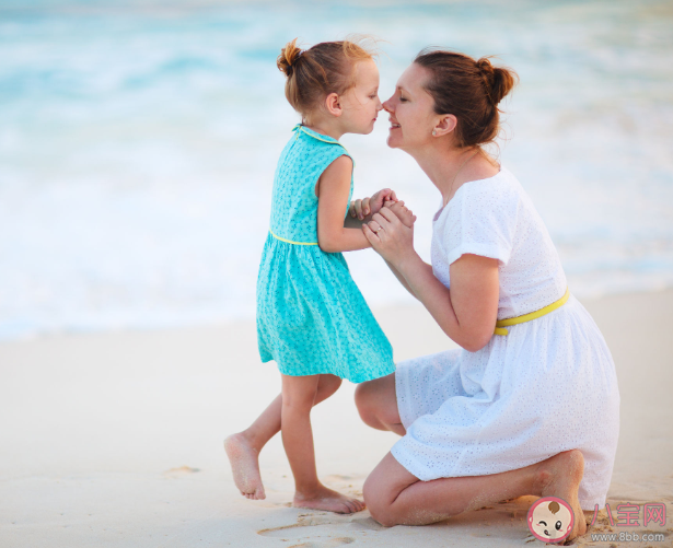 家長要教育女孩子守住這幾個底線 怎樣培養自尊自愛的孩子