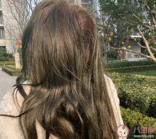 自己動(dòng)手染發(fā)說(shuō)說(shuō)心情感慨 自己染頭發(fā)曬朋友圈文案 自己動(dòng)手染發(fā)說(shuō)說(shuō)心情感慨 自己染頭發(fā)曬朋友圈文案