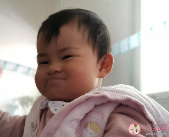 感慨女兒會站著了朋友圈說說 女兒會自己站起來感慨感言