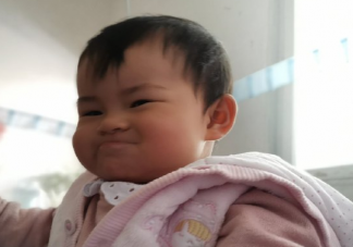 感慨女兒會站著了朋友圈說說 女兒會自己站起來感慨感言