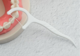 牙線棒可以重復使用嗎 塞牙是用牙線棒還是牙簽好