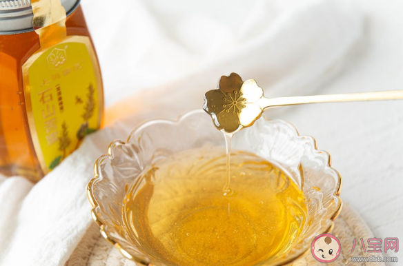 5歲的小孩能不能吃蜂蜜呢 小孩子吃蜂蜜會上火嗎