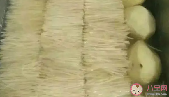 遼寧一超市蔬菜擺放太整齊引圍觀這么回事 蔬菜可以擺得多整齊 遼寧一超市蔬菜擺放太整齊引圍觀這么回事 蔬菜可以擺得多整齊