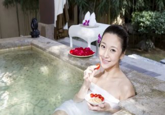 女性泡溫泉會(huì)傳染婦科病嗎 女士泡溫泉要穿內(nèi)褲嗎