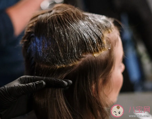 染的頭發(fā)太黃了要怎么補救 頭發(fā)染爆頂就多久可以恢復(fù) 染的頭發(fā)太黃了要怎么補救 頭發(fā)染爆頂就多久可以恢復(fù)