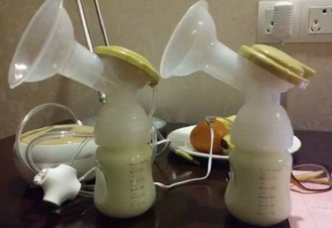 ?背奶媽媽是什么意思 背奶媽媽日常艱辛有哪些