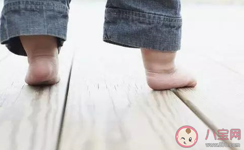 赤腳走路對身體有什么好處 赤腳鍛煉真的好嗎