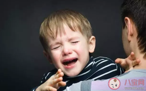 逛商店孩子非要買玩具父母怎么做 寶寶要玩具時哭鬧怎么辦