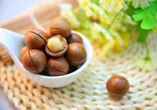 夏威夷果長(zhǎng)出來(lái)就有口嗎 夏威夷果怎么徒手開(kāi)殼