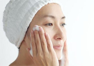 用洗面奶洗臉時泡沫越多越好嗎 洗面奶不起泡沫好不好