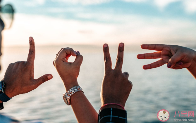 談戀愛需要迎合對方嗎 為愛改變多少算正常 談戀愛需要迎合對方嗎 為愛改變多少算正常