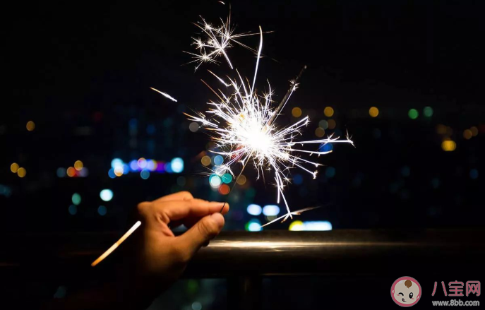 網紅冷煙花也屬禁燃范圍嗎 網紅冷煙花有哪些安全隱患 網紅冷煙花也屬禁燃范圍嗎 網紅冷煙花有哪些安全隱患