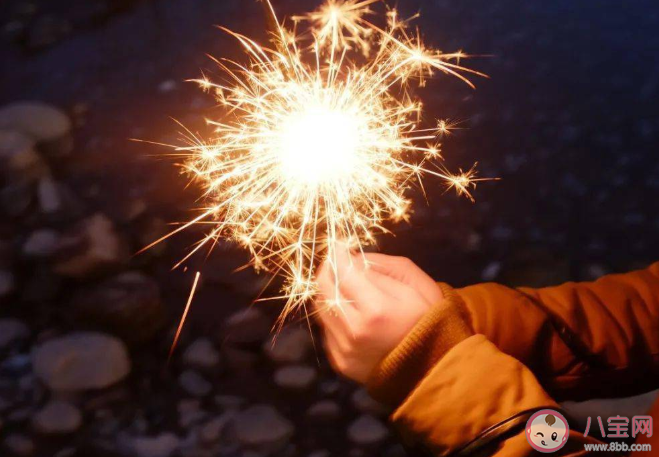 網紅冷煙花也屬禁燃范圍嗎 網紅冷煙花有哪些安全隱患 網紅冷煙花也屬禁燃范圍嗎 網紅冷煙花有哪些安全隱患