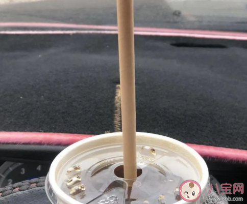 奶茶消費者吐槽紙吸管是什么原因 紙吸管喝奶茶為什么不方便