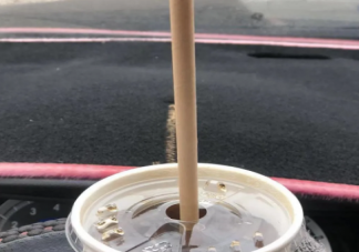 奶茶消費者吐槽紙吸管是什么原因 紙吸管喝奶茶為什么不方便