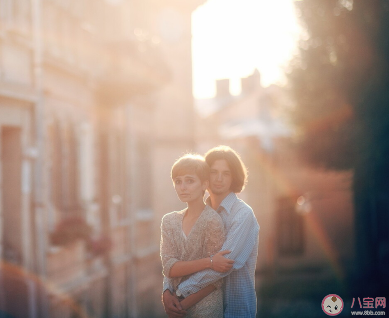 男生真喜歡一個女生會有什么樣的表現 男生喜歡女生的20個行為 男生真喜歡一個女生會有什么樣的表現 男生喜歡女生的20個行為