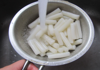 年糕泡水里可以放多久 怎么看年糕是否變質