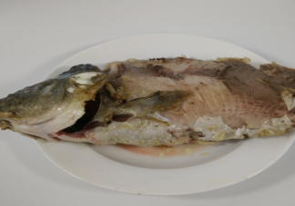 吃魚卡刺不要喝醋吞饅頭 吃魚被刺卡住了怎么辦