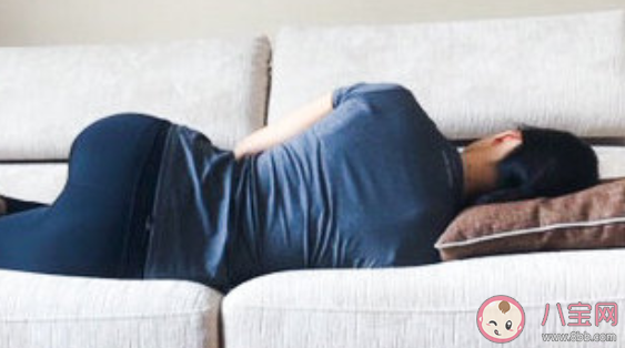 低頭玩手機脖子累怎么辦 如何科學的躺著玩手機