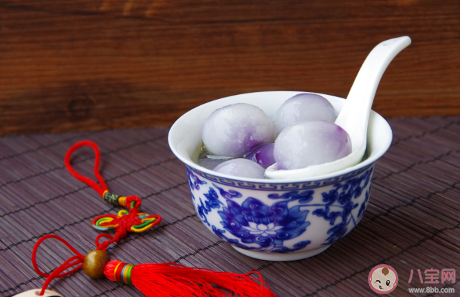 元宵節(jié)湯圓吃單數(shù)還是雙數(shù) 元宵和湯圓哪個(gè)好吃 元宵節(jié)湯圓吃單數(shù)還是雙數(shù) 元宵和湯圓哪個(gè)好吃