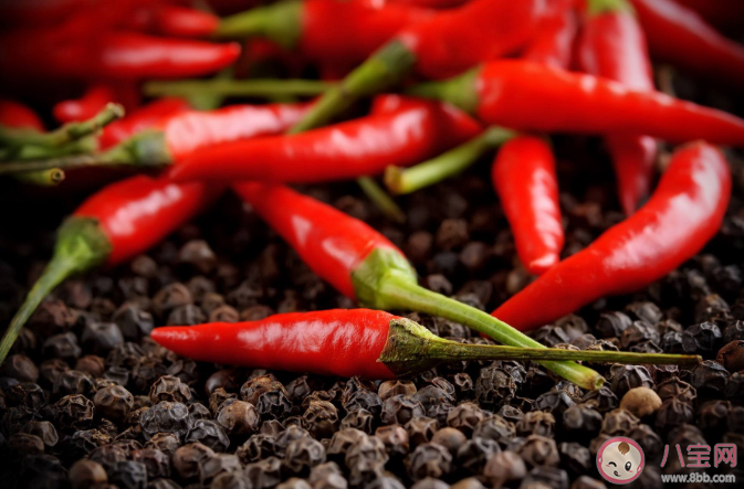 哺乳期吃辣會影響奶水質量嗎 哺乳期吃辣會導致回奶嗎