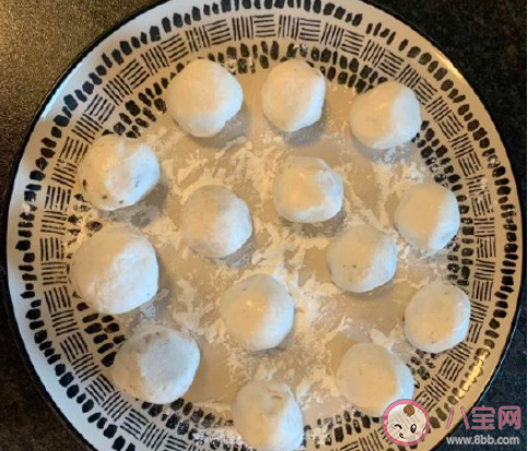 元宵節(jié)自己做湯圓的朋友圈文案 元宵節(jié)自制湯圓的朋友圈句子