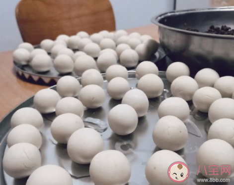 元宵節(jié)自己做湯圓的朋友圈文案 元宵節(jié)自制湯圓的朋友圈句子