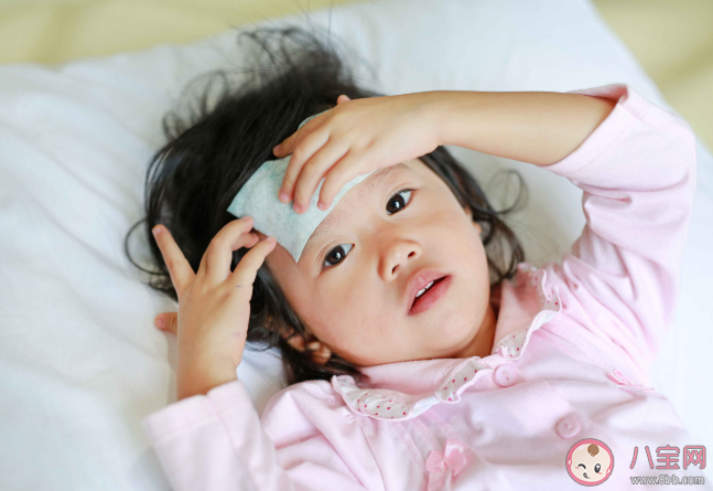 為什么發燒時感覺很熱出一身汗就好了 孩子發燒出了一身汗能不能洗澡 為什么發燒時感覺很熱出一身汗就好了 孩子發燒出了一身汗能不能洗澡