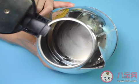 水壺燒開后有白色沉淀物能喝嗎 水壺里的水怎么去除