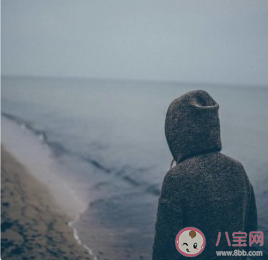 她站在地球的另一邊看月亮是什么歌 《TA》完整版歌詞在線聽歌 她站在地球的另一邊看月亮是什么歌 《TA》完整版歌詞在線聽歌