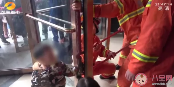 孩子被夾門縫怎么辦 被夾門縫正確的急救方法