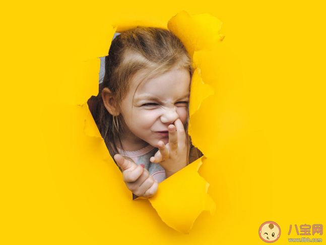 挖鼻屎會讓鼻孔變大嗎 挖鼻子會上癮嗎