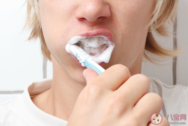 刷牙前牙膏沾水還是不沾水 刷牙時擠多少牙膏最合適