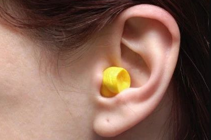 寶寶耳朵里有耳屎能掏嗎 耳屎會自動排出嗎