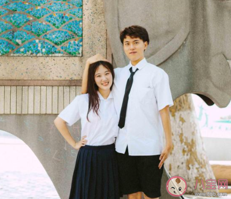 戀愛中AA制是應(yīng)該的嗎 如何看待戀愛中AA制