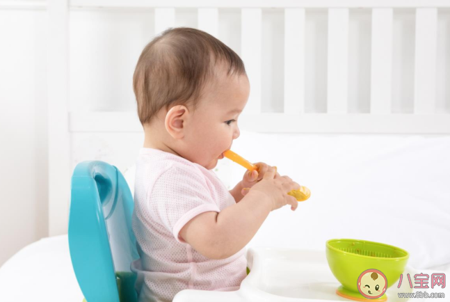 孩子不好好吃飯故意亂丟東西原因是什么 這種情況應該怎么辦