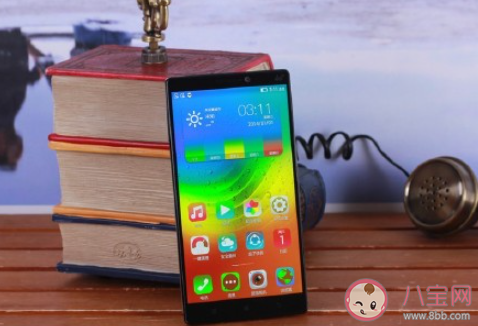 戀愛時該不該看對象手機 你會看對象的手機嗎 戀愛時該不該看對象手機 你會看對象的手機嗎