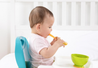 孩子不好好吃飯故意亂丟東西原因是什么 這種情況應該怎么辦
